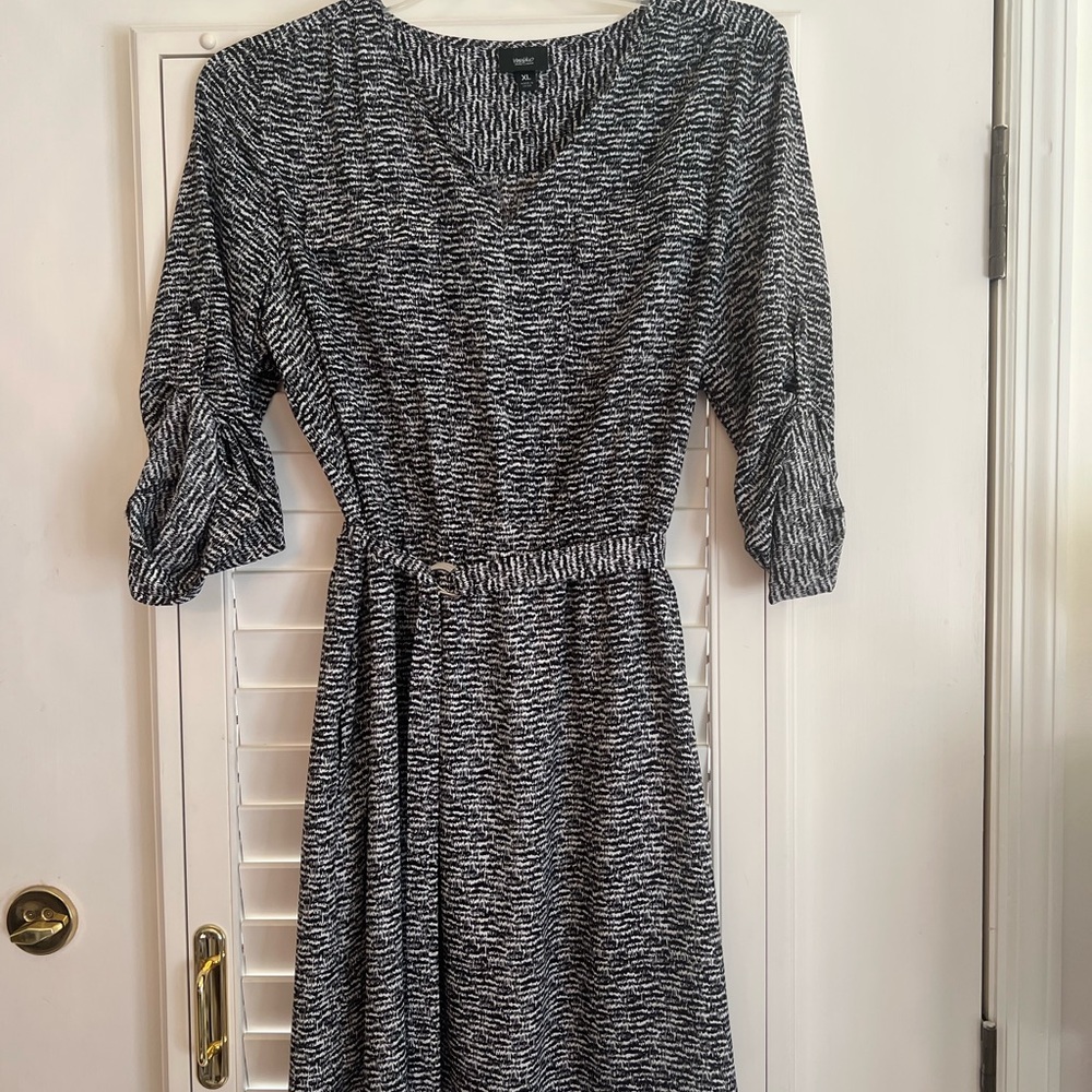 Mossimo Black and White Sheath Dress
Final Markdown